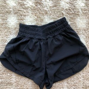 Lululemon High Rise Tracker Shorts 3” in Black